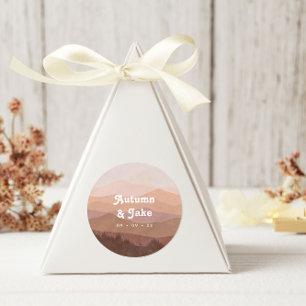 Retro-Berge und Waldtrost-rosa Hochzeit Runder Aufkleber