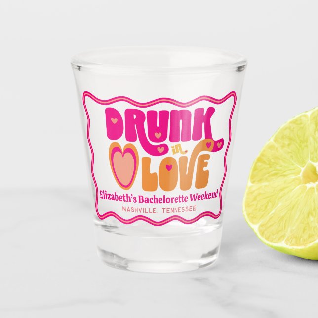 Retro Betrunken in Liebe Bachelorette Wochenende Schnapsglas (Vorderseite)