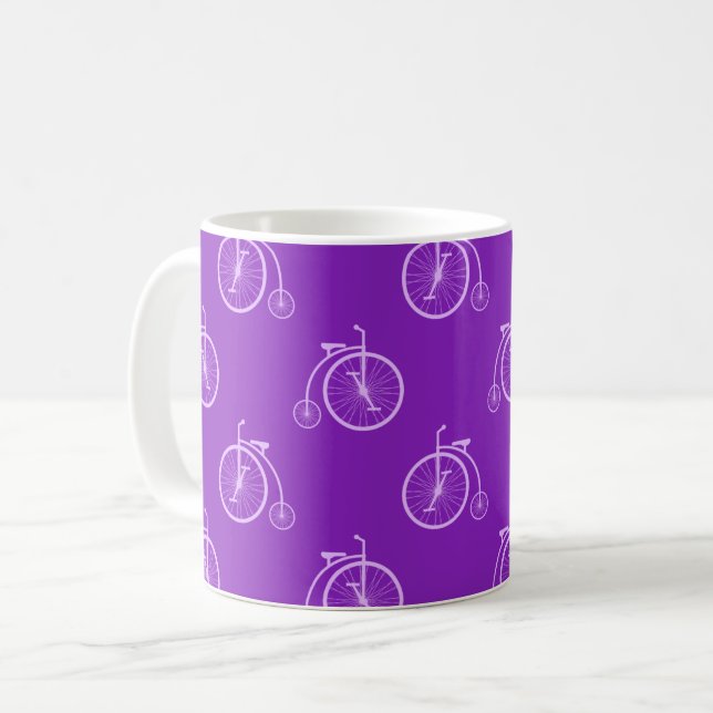Retro Bicycle Pattern in Purple Tones Kaffeetasse (Vorderseite Links)