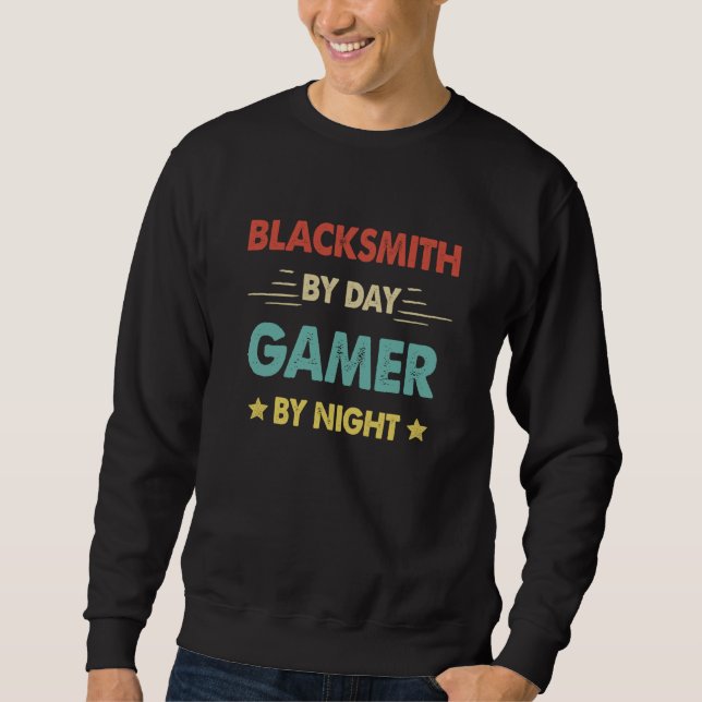 Retro Blacksmith By Day Gamer By Night Sweatshirt (Vorderseite)