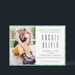 Retro Blue Green Checkerboard Bat Mitzvah Foto Einladung<br><div class="desc">Feiern Sie diesen bedeutsamen Meilenstein mit einer kühlen, modernen Bat Mitzvah Einladung, die Stil und Tradition perfekt verbindet. Dieses auffallende Design zeichnet sich durch eine trendige, vertikale Namensaufteilung aus, gepaart mit eleganter Sans-Serif-Typografie, eine pastellfarbene Schachbrettlinie in Pfefferminzgrün und Himmelblau sowie einen großen, individuell anpassbaren Foto-Bereich aus, in dem der Ehrengast...</div>