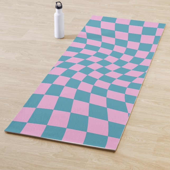 Retro Blue Pink Warped Checkerboard Checked Yogamatte (Beispiel)