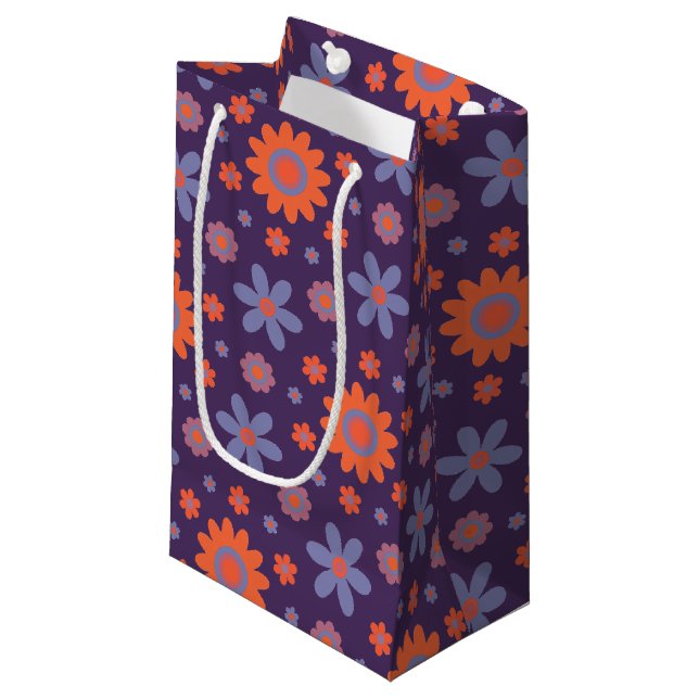 Retro Blume Niedlich Fun 70er Hippie Daisy Muster Kleine Geschenktüte (Vorderseite Schrägansicht)