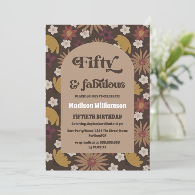 Retro Boho 1970s Floral 50 & Fabulous Birthday Inv Einladung (Stehend Vorderseite)