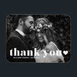 Retro Bold Typografy Foto Wedding Danke Magnet<br><div class="desc">Feiern Sie Ihre Liebe und zeigen Sie Dankbarkeit mit unserem personalisierbaren Foto Hochzeit danke Ihnen Magnet! Dieser einzigartige Sake ist perfekt, um Ihre Lieben an Ihren besonderen Tag zu erinnern und gleichzeitig Ihren herzlichen Dank in einer denkwürdigen Weise auszudrücken. Es zeichnet sich durch Retrofett und ein Herz-Overlay aus. Personalisieren Sie...</div>