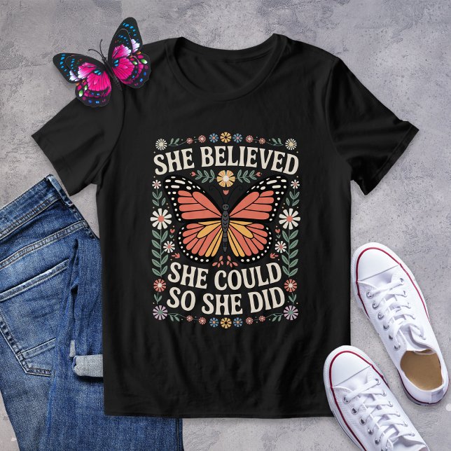 Retro Butterfly Floral Abschluss Tri-Blend Shirt (Von Creator hochgeladen)
