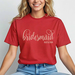 Retro Calligraphy Natural auf Red Bridesmaid T-Shirt