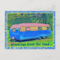 Retro-Camping-Trailer mit Vintagem Blumenrahmen