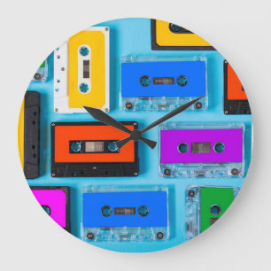 Retro Cassette: Blue Background Collection Große Wanduhr