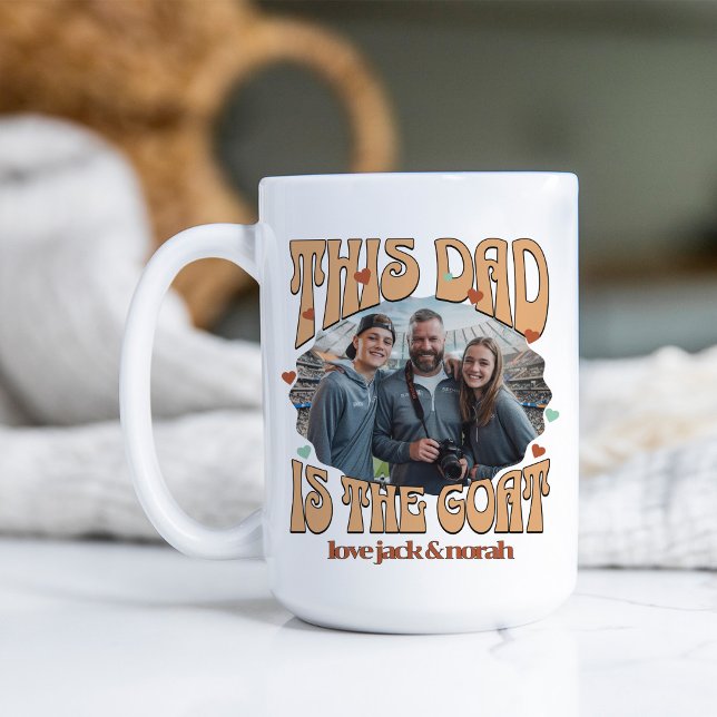 Retro Ce papa est la chèvre Photo 15oz Café Mug (Retro GOAT mug for greatest dad of all time with photo and kids names)