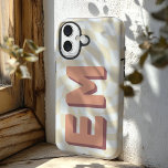 Retro Checkerboard Ästhetische Monogramm iPhone 16 Hülle<br><div class="desc">Erweitern Sie Ihr iPhone 16 Pro Max mit diesem feinen, personalisierten Gehäuse mit einem trendigen Schachbrettmuster. Mit der Möglichkeit, zwei Initialen hinzuzufügen - Ihren Vor- und Nachnamen - ist es so konzipiert, dass Ihr Gerät eine persönliche Touch erhält, während Sie eine Stylesheet-Anweisung abgibt. Das Schachbrett-Design schafft ein modernes, spielerisches Ambiente...</div>