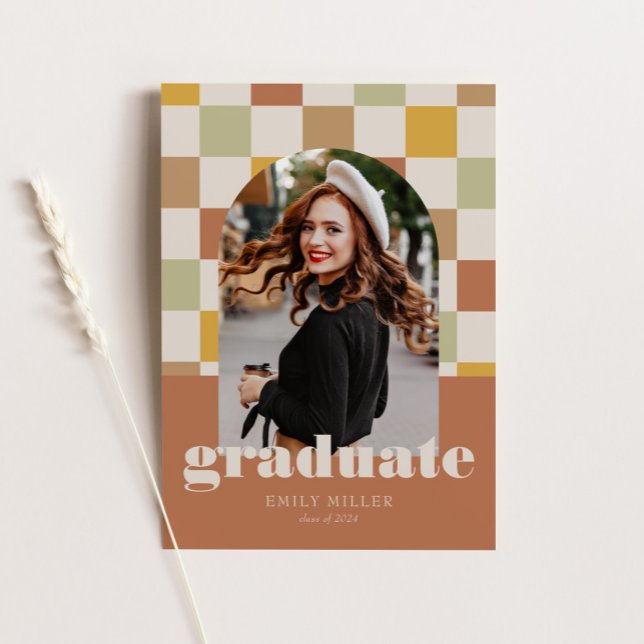 Retro Checkered Arch Classic Foto Abschluss Einladung (Von Creator hochgeladen)