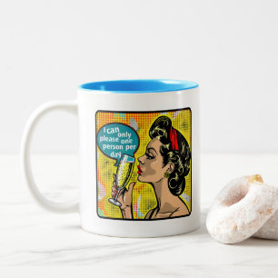 Retro Chic: Vintage Pop Art Inspirierender Spruch Zweifarbige Tasse