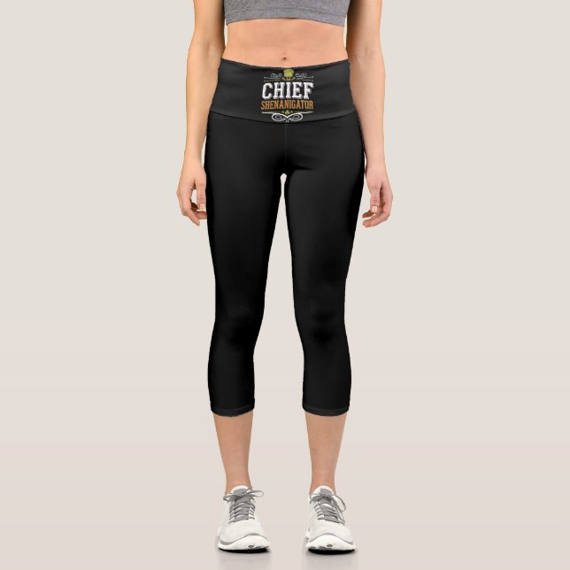 Retro Chief Shenanigator Lucky Leprechaun Hat Capri Leggings (Vorderseite)