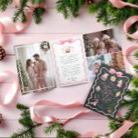 Retro Christmas Pink Ribbon Family Foto Gallery Dreifach Gefaltete Urlaubskarte<br><div class="desc">Genießen Sie die Freude an der Urlaubssaison mit unserer Retro Christmas Pink Ribbon Family Foto Gallery Trifaltige Urlaubskarte. Diese reizvolle Karte zeigt eine Sammlung unserer handbemalten Aquarellbilder im Retro-Stil, darunter eine Schreibmaschine, Ziergegenstände, der Weihnachtsmann, Rentier und ein Weihnachtsbaum, die alle mit spielerischen rosa Akzenten geschmückt sind. Das Design wird durch...</div>