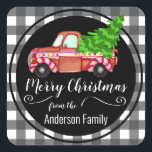 Retro Christmas Red Truck Familienname Quadratischer Aufkleber<br><div class="desc">Fun Retro roter LKW mit Weihnachtsbaum. Candy-Truck. Personalisierter Familienname für Siegel,  Umschlag Aufkleber oder einfach nur lustige Weihnachtsaufkleber.</div>