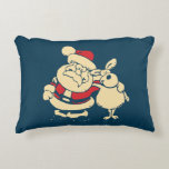 Retro Christmas Santa und sein Reindeer Buddy Dekokissen<br><div class="desc">Feierliche Weihnachten Weihnachten im Retro-Stil gemacht. Der Weihnachtsmann und einer seiner geliebten Rentiere,  ihre Arme um einander herum in einer freundlichen Pose.</div>