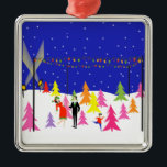 Retro Christmas Tree Farm Holiday Ornament<br><div class="desc">Dieses Retro-Weihnachtsbaum-Holiday-Ornament besticht durch eine moderne, minimalistische, Cartoon-Familie, die auf der Suche nach dem perfekten Baum zum Beschneiden ist. Das Design zeigt Mama, Vater und Junior in einem farbenfrohen Weihnachtsbaumgrundstück im Stil der 60er Jahre, das wie in einem Fernsehurlaub-Special aussieht. Sie wurden dort durch die leuchtenden, gelben Scheinwerfer, die den...</div>