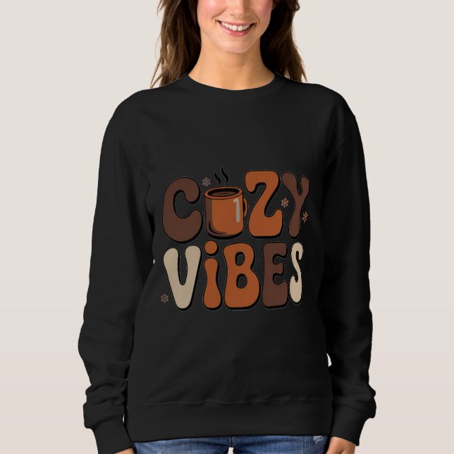Retro Cozy Vibes Winter Groovy Typography T-Shirt Sweatshirt (Vorderseite)