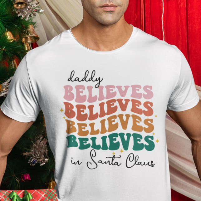 Retro Daddy glaubt Weihnachtsfamilie des Weihnacht T-Shirt (Von Creator hochgeladen)