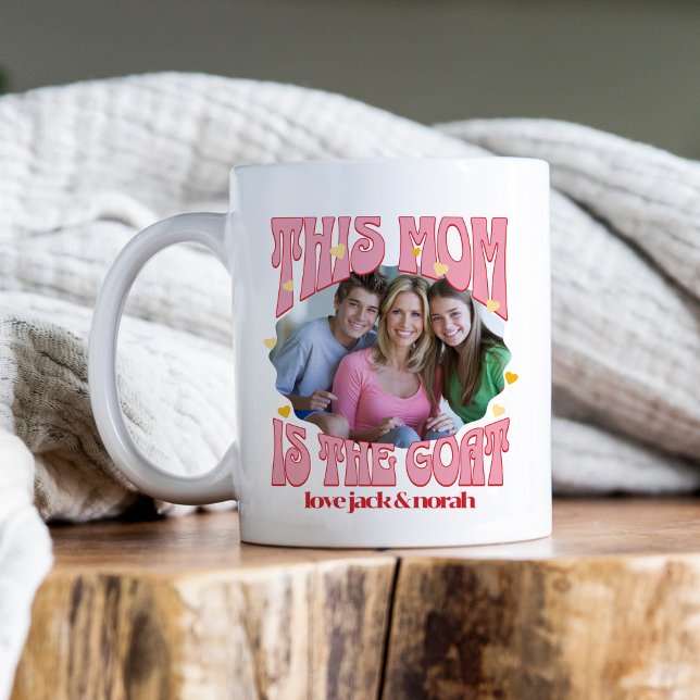 Retro Diese Mama ist die Tasse des Fotos der Ziege (Retro GOAT mug for greatest mom of all time with photo and kids names)