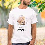Retro Dog GRANDPA Personalisiertes Puppy-Pet-Foto T-Shirt<br><div class="desc">Hunde Opa ... Überraschen Sie Ihren Lieblingshunde Opa diesen Vatertag , Weihnachten oder seinen Geburtstag mit diesem super niedlichen Haustier Foto T - Shirt. Passen Sie dieses Shirt mit den Lieblings-Fotos Ihres Hundes an, und nennen Sie es. Dieses Shirt ist ein Muss für Hundefreunde und Hundewelpen! Großartiges Geschenk des Hundes....</div>