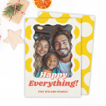 Retro Dots Happy Alles Stilvolle Fun Foto Feiertagskarte<br><div class="desc">Feiern Sie die Saison mit unserer Retro Dots Happy Alles Urlaubskarte! Dieses stilvolle,  unterhaltsame Design besticht durch farbenfrohe gelbe Punkte und einen Platz für Ihr Lieblings-Foto.</div>