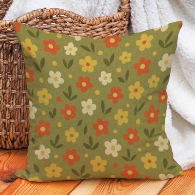 Retro Earth Tone Olive Orange Gold Floral Kissen (Retro floral pillow with orange, olive green, mustard yellow, and cream-colored flowers)