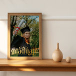 Retro Elegance Graduate Year Name School Foto Foliendrucke<br><div class="desc">Goldfolie Plakatdruck Ihres Absolventen mit ihrem Namen,  dem Namen der Schule,  und Klasse des Jahres in Goldfolie Graduate in einem Retro-Wirbel Serif-Schriftart gedruckt mit Goldfolie.</div>