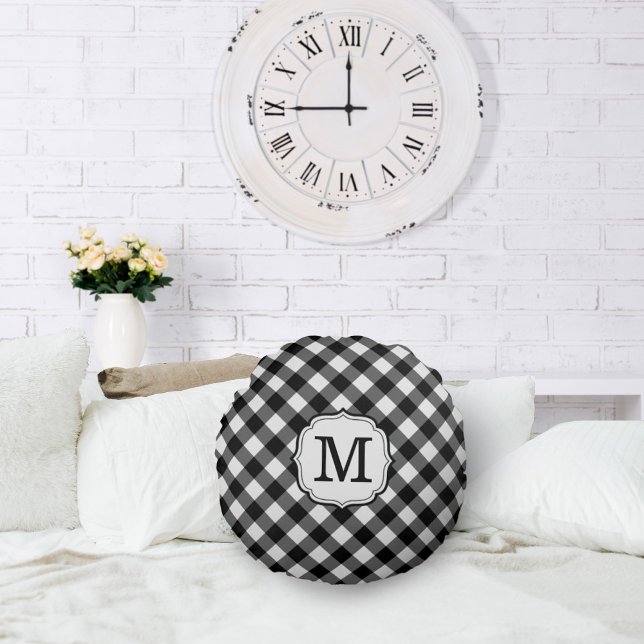 Retro Elegant Personalized Gingham Throw Pillows Rundes Kissen (retro elegant personalized black and white gingham check pillow)
