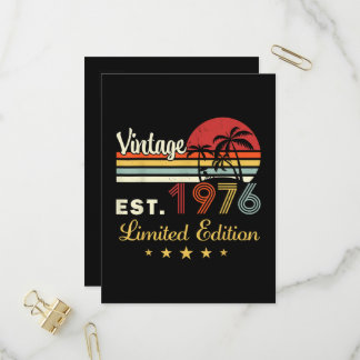 Retro Est 1976 Retro Sonnenuntergang Palmen Geburt Einladungspostkarte
