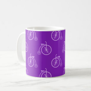 Retro-Fahrradmuster in violetten Tönen Kaffeetasse