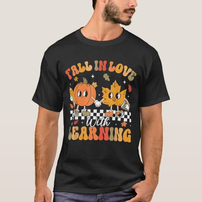 Retro Fall In Love With Learning Autumn Pumpkin Te T-Shirt (Vorderseite)