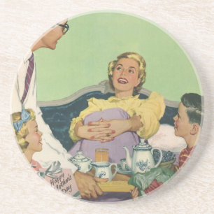 Retro-Familie serviert Mama das Frühstück im Bett Untersetzer