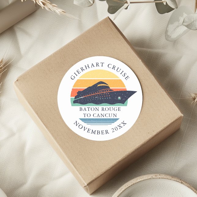Retro Family Cruise Personalisiert Runder Aufkleber (Modern Nautical Cruise Ship Classic Round Sticker)