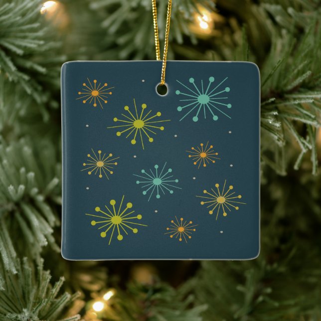 Retro Fireworks Sternexplosionen Dunkles blaues Mi Keramikornament (Baum)