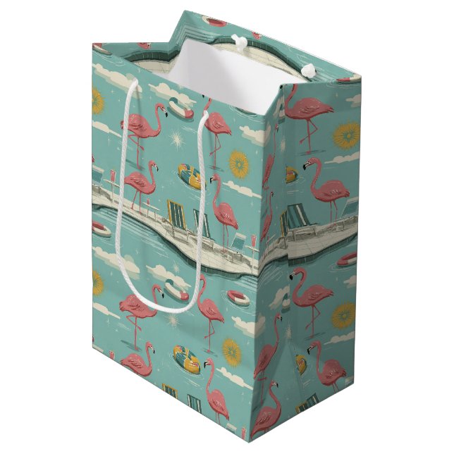Retro-Flamingo-Poolside-Sommer-Muster (5) Mittlere Geschenktüte (Vorderseite Schrägansicht)