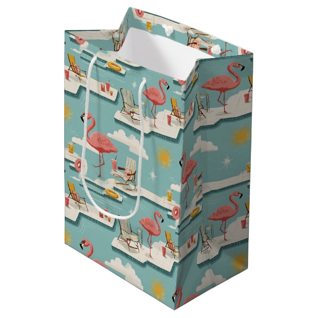 Retro-Flamingo-Poolside-Sommer-Muster (7) Mittlere Geschenktüte (Vorderseite Schrägansicht)