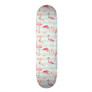 Retro Flamingos auf tadellosen Streifen Skateboard