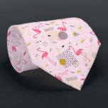 Retro Flamingos Dots and Diamonds on Pink Krawatte<br><div class="desc">Moderne, abstrakte Druckschrift aus tropisch-rosa Flamingos, schwarzen und goldenen Punkten, Knicken, Dreiecken, Kreisen, Streifen und Kronen auf einem Baby-rosa Hintergrund, ist diese Männer-Halsband cool für das Büro, eine Nacht auf der Stadt, eine Hochzeit, Ihre eigene Hochzeitsfeier, für den Bräutigam oder Trauzeuge oder als Geschenk für Ihren Mann, Vater, Bruder oder...</div>