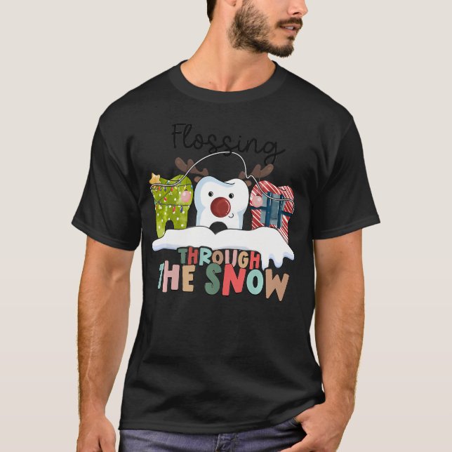 Retro Flossen durch die schneedeckende Weihnachtsz T-Shirt (Vorderseite)