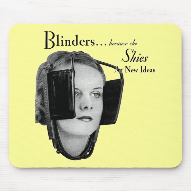 Retro-Frau mit Scheuklappen Mousepad (Vorne)