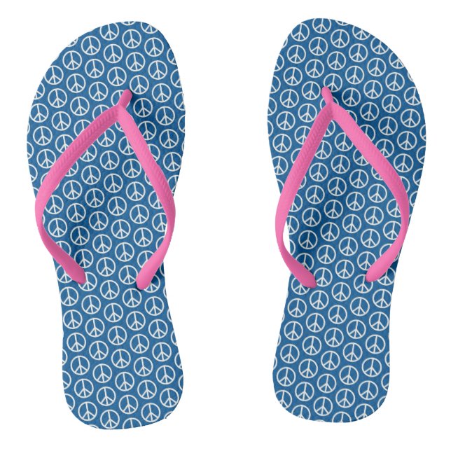 Retro Friedenszeichen auf tiefem Blau Flip Flops (Fußbett)