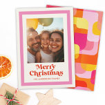 Retro Frohe Weihnachten Rosa Regenbogen Rahmen 1 F<br><div class="desc">Versenden Sie festliche Lebensgefühle mit unserer Retro Regenbogen Happy Holidays Card! Mit einem spielerisch rosa Rahmen und einem kühnen abstrakten Design ist es der perfekte Weg,  Ihr Lieblings-Foto zu präsentieren und den Feiertagssommer stilvoll zu verteilen!</div>