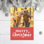 Retro Frohe Weihnachts-Foto Feiertagskarte<br><div class="desc">Retro inspiriert Schriftart und Sterne in Rot und Weiß (anpassbare Farben)</div>