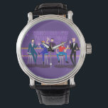 Retro Gay Bar Watch Armbanduhr<br><div class="desc">Dieses Retro Gay Bar Watch Design ist lila, kitschig und absolut fabelhaft! Diese kleinen Herren sitzen auf modernen Barhockern aus der Mitte des Jahrhunderts und trinken ihren Spaß, ihre rosa Getränke. Sie haben eine gay-ol-Zeit. Der unanständige Barkeeper mit einem rosa Schlips strömt bereits in die nächste Runde. Die Silhouetten der...</div>
