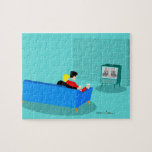 Retro Gay Couple Watching TV Puzzle<br><div class="desc">Dieses Retro Gay Couple Watching TV Design ist einfach fantastisch! Das minimalistische Design der 1960er Jahre erinnert an ein gemütliches Paar, dessen Lieblingsfernsehsendung in Schwarz und Weiß gehalten wird. Der elegante, türkisfarbene und aquamarine Raum ist mit einer Steinmauer versehen. Die gut gekleideten Männer halten Martinis. Herzlichen Glückwunsch zum perfekten Abend!...</div>