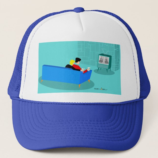 Retro Gay Couple Watching TV Trucker Hat Truckerkappe (Vorderseite)