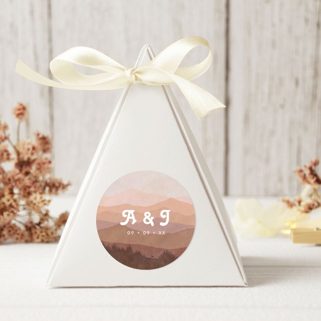 Retro-Gebirge und Forest-Pink-Hochzeit-Monogramm Runder Aufkleber (Von Creator hochgeladen)