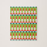 Retro Geometric Santa Puzzle<br><div class="desc">Egal, wie Sie es sehen, dieses Retro Geometric Santa Puzzle ist reine Urlaubskrampe! Es sind Reihen von Santas. Nein, es sind Reihen von Weihnachtsbäumen. Nein, es sind Reihen von Santas, die wie Weihnachtsbäume geformt sind, und Reihen von fröhlichen grünen Weihnachtsbäumen mit weißen Polka Punkten. Es ist kitschig. Es ist farbenfroh....</div>